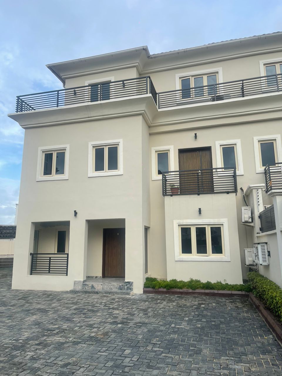 5bedroom Semi-detached Duplex with BQ, Swimming pool