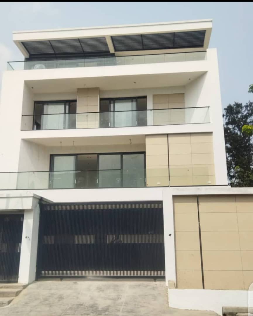 Smart home 5 Bedroom Detached House with 2 rooms BQ